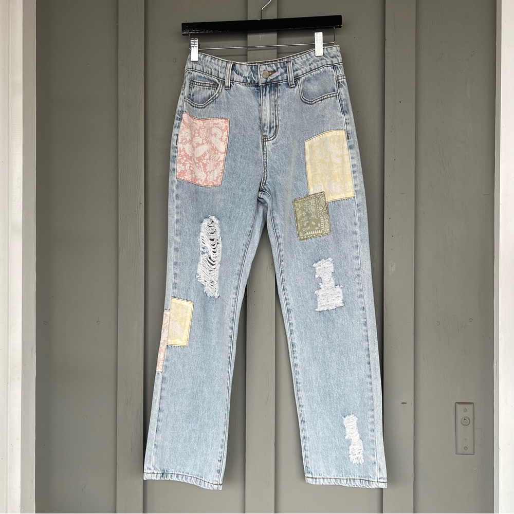 Easel Patch work Denim, light wash & distressed. Size small, fit more like XS